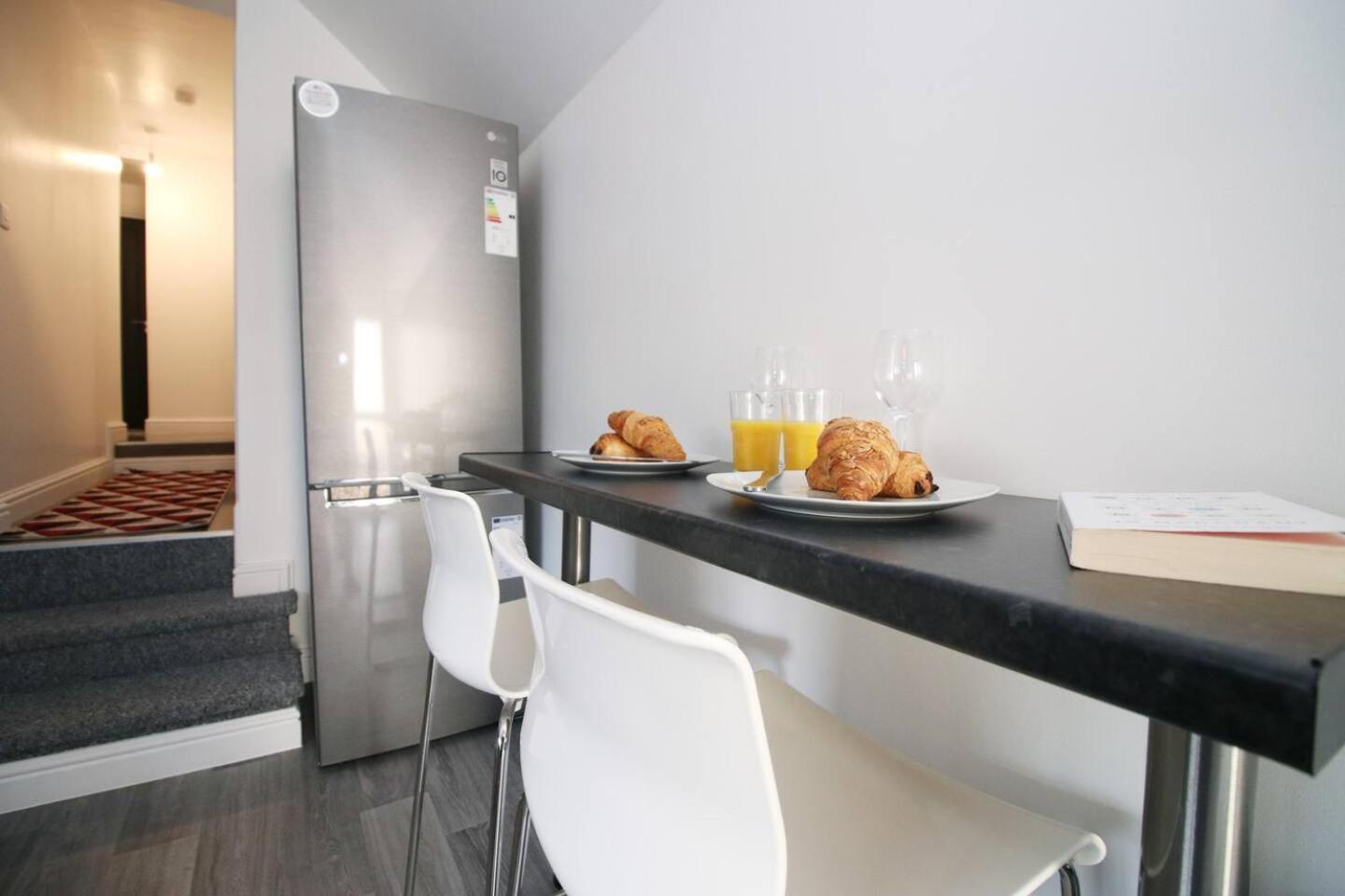 Modern Guesthouse, Fast Wi-Fi, Street Free Parking, Central, Fully Equipped 卡迪夫 外观 照片