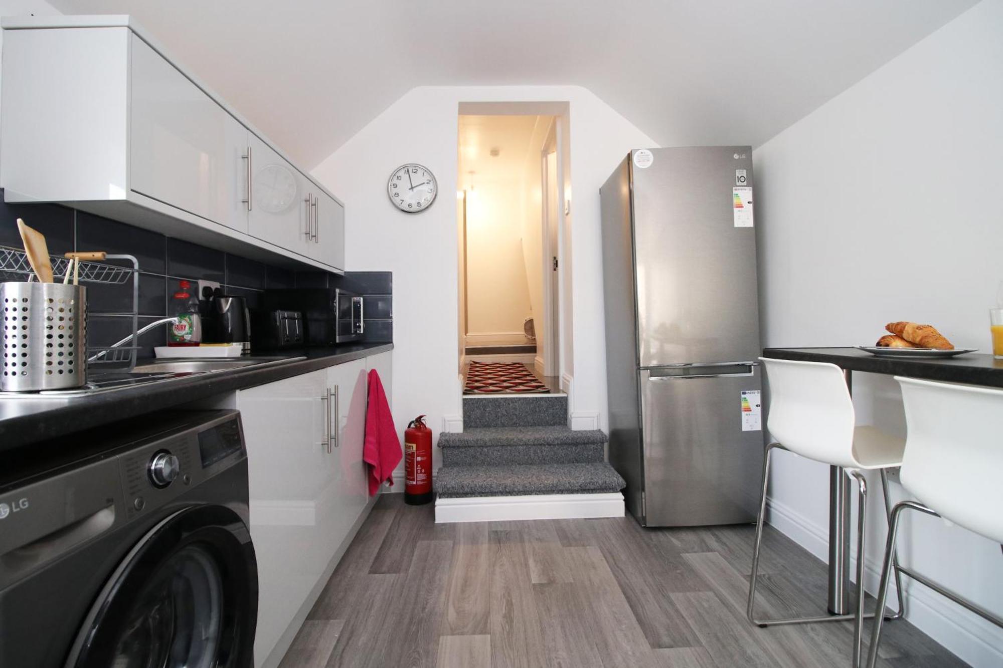 Modern Guesthouse, Fast Wi-Fi, Street Free Parking, Central, Fully Equipped 卡迪夫 外观 照片